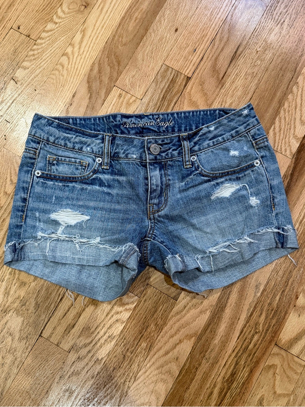American Eagle Distressed Mid-Rise Denim Shorts Size 4